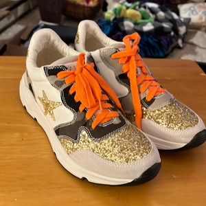 Modern rush, ladies, athletic shoes.Vici size 6 1/2